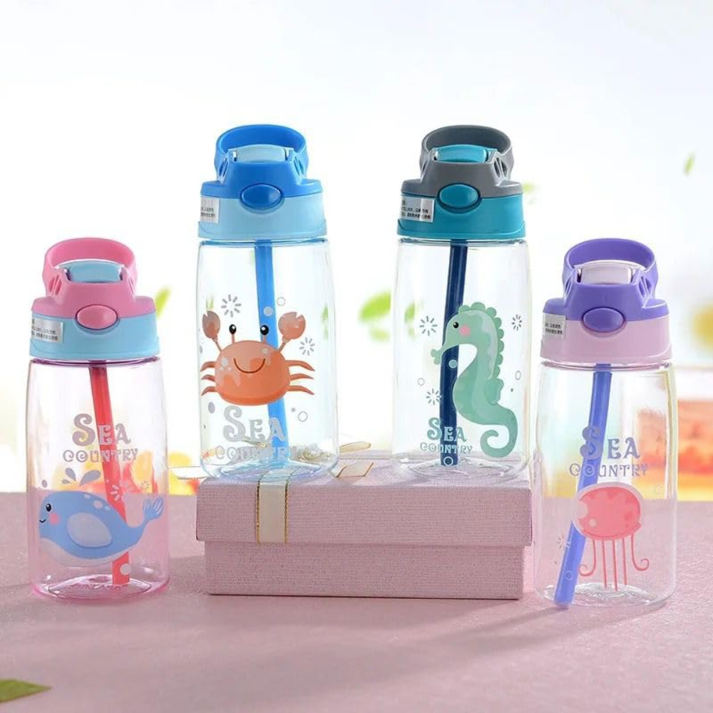 Kids Water Bottle with Straw & Flip Lock Lid | Leak-Proof BPA-Free Sipper Bottle for School, Travel & Outdoor | Cartoon Printed Toddler Sipper with Carry Handle – 550ml