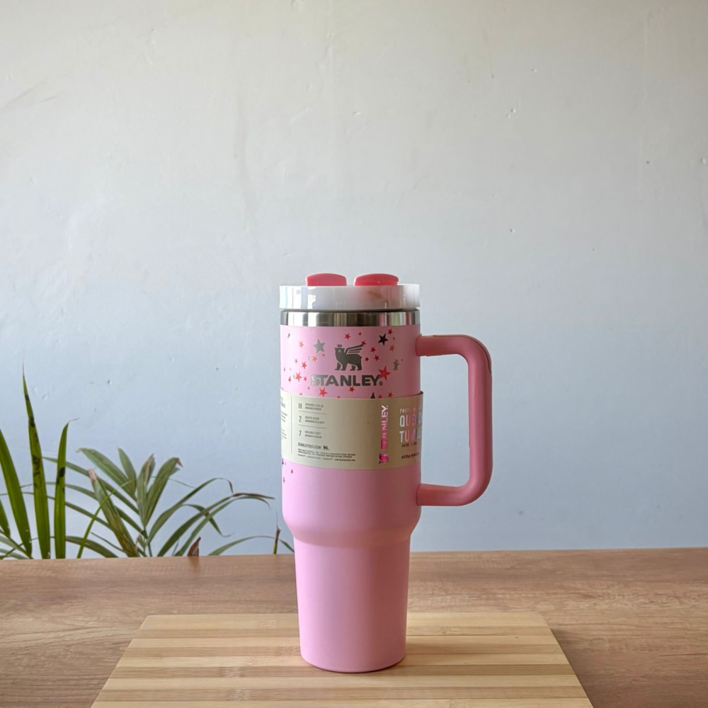 Stanley Quencher H2.0 Blush Star Print  1.18L – Insulated Stainless Steel Travel Tumbler with Handle & Straw